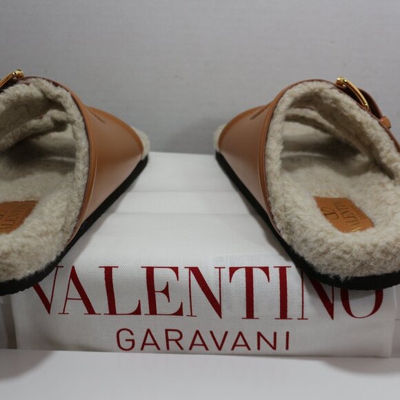 Valentino Garavani Fussfriend shearling-lined leather sandals - Picture 3 of 6